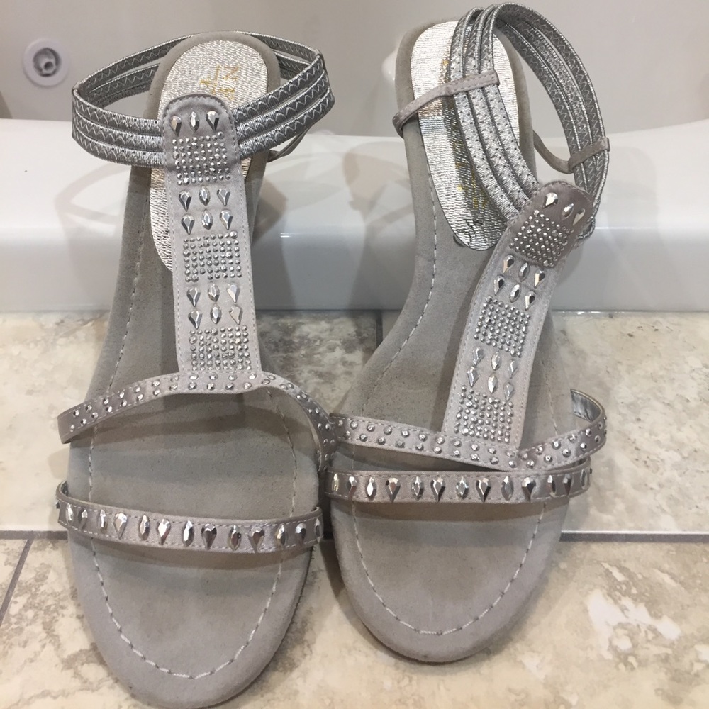 Super cute sliver shoes!